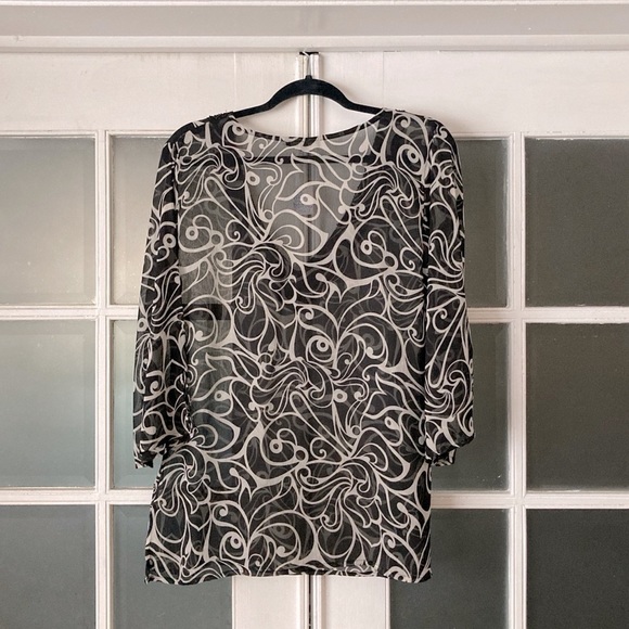 XL•SOLITAIRE LOS ANGELES•B&W V-NECK SHEER BLOUSE• - Picture 2 of 4